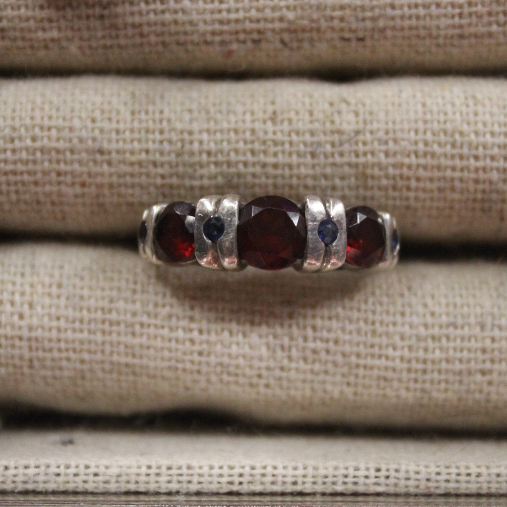 Sterling silver Garnet and onyx 925 ring size 7.5